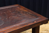 堅牢な欅づくりの蔵戸を使用したガラストップ付き創作テーブル　BB2135