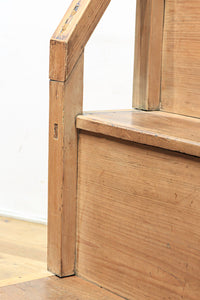 両面手摺り付き!! 風情ある作りが映える木地色の階段箪笥　 BB2139