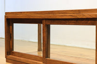 温かみのある木枠で囲った五面ガラスケース　BB2165