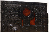 絢爛豪華金具で覆われた時代の風格ある佐渡船箪笥　BB2204
