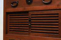 緻密に配された横桟が印象的な美濃帳場箪笥　BB2216