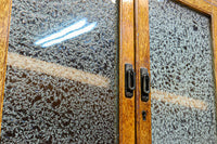 結霜ガラスが映える変わりデザインのオークレトロガラスケース　BB2248