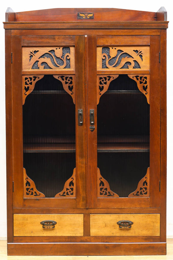 チューリップのレリーフ装飾が素敵な観音扉の大型本箱　BB2306
