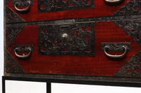 極上の装飾金具に覆われたアイアンフレーム付き佐渡八幡衣裳箪笥　BB2364