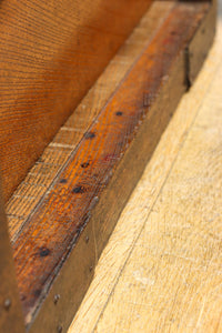 堅牢な金具と欅の質感が混じり合った酒田船箪笥　BB2377