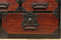 下り藤紋の装飾金具で飾られた帳場箪笥　BB2397