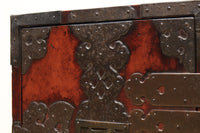 重厚な金具で覆われた貫禄溢れる酒田船箪笥　BB2435