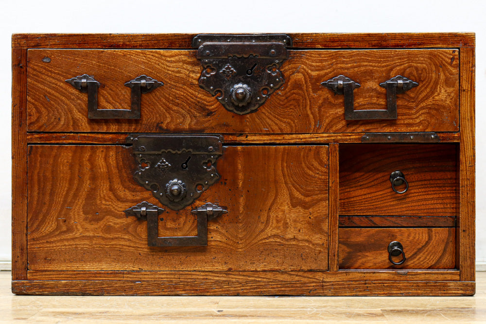 小振りながら貫禄のある酒田知工箪笥 BB3024 – 古福庵 [ KOFUKUAN