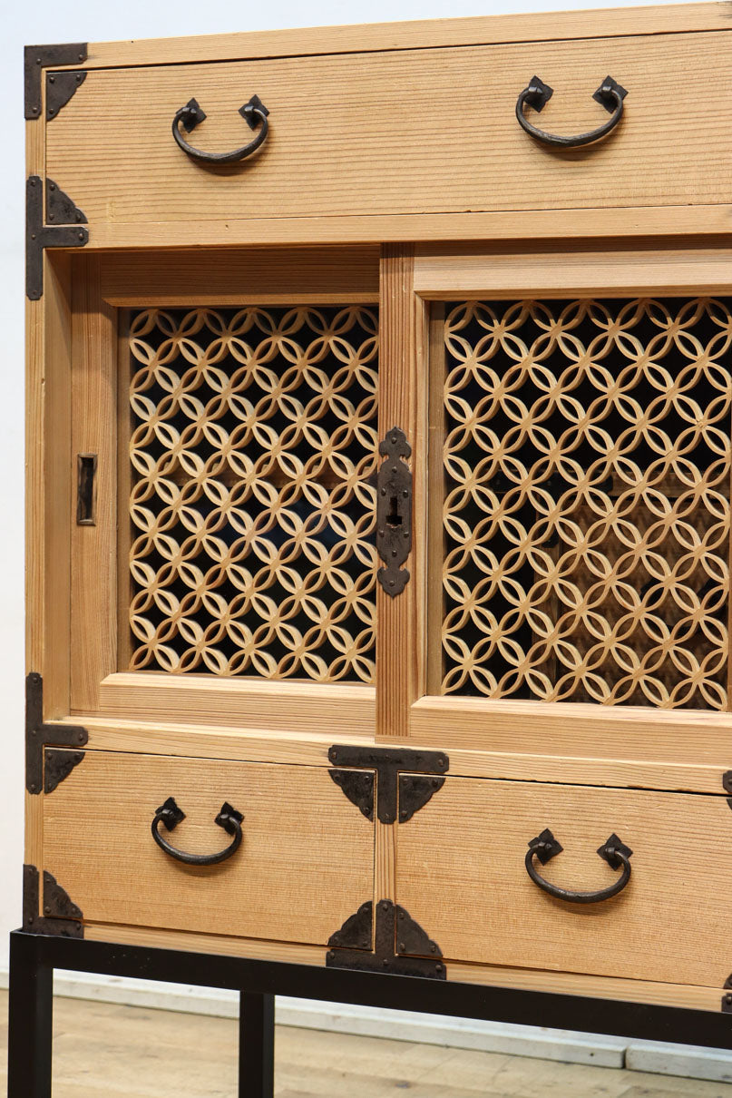 七宝組子が可愛らしいアイアンフレーム付き枕箪笥　BB3094