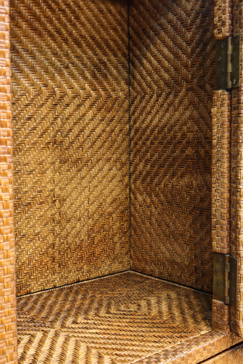 珍品!! 味わい深い網代編みの衣裳箪笥　BB3101