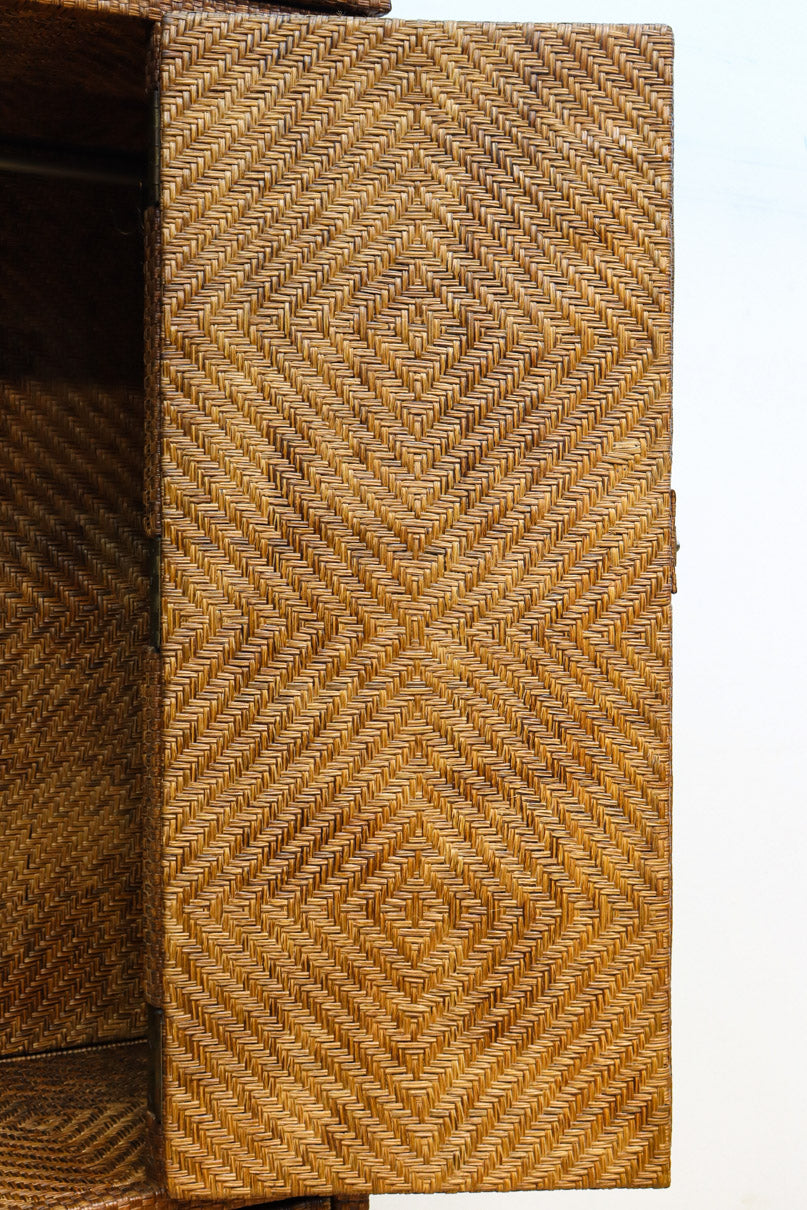 珍品!! 味わい深い網代編みの衣裳箪笥　BB3101