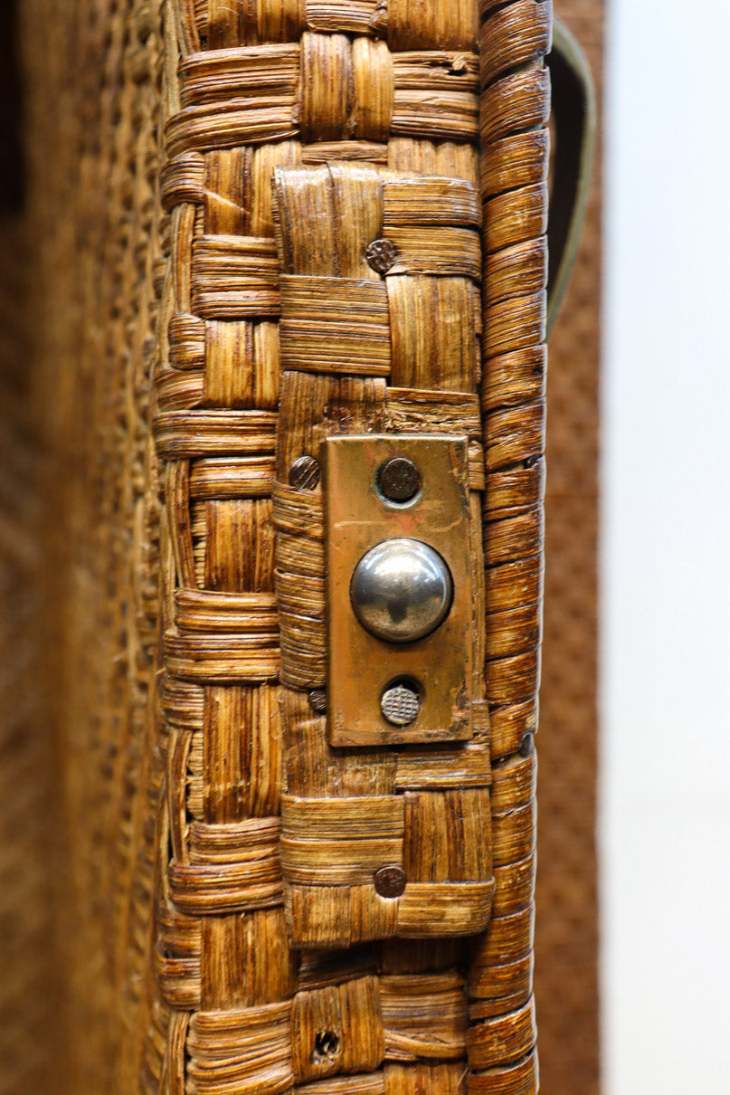 珍品!! 味わい深い網代編みの衣裳箪笥　BB3101