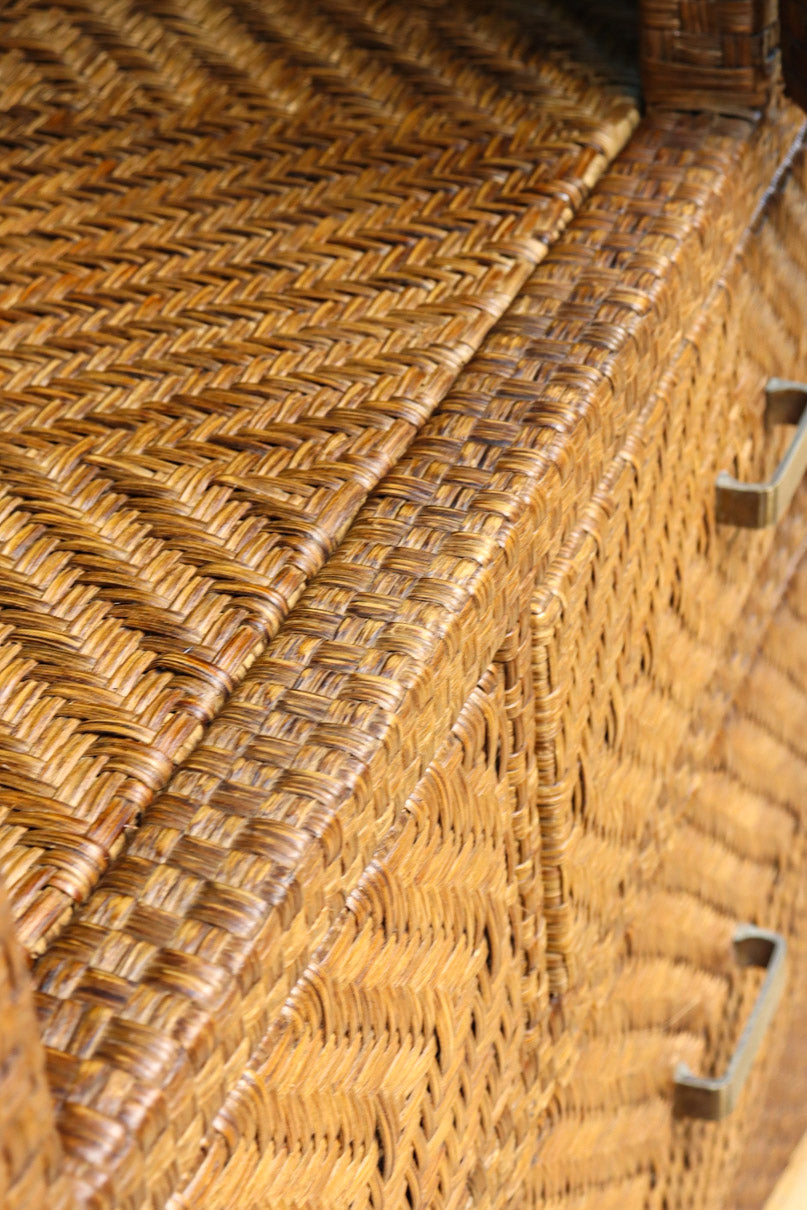 珍品!! 味わい深い網代編みの衣裳箪笥　BB3101