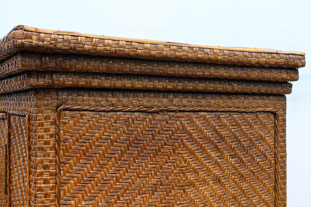 珍品!! 味わい深い網代編みの衣裳箪笥　BB3101