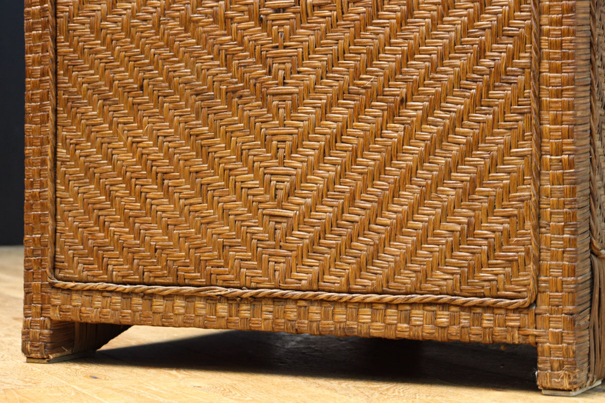 珍品!! 味わい深い網代編みの衣裳箪笥　BB3101