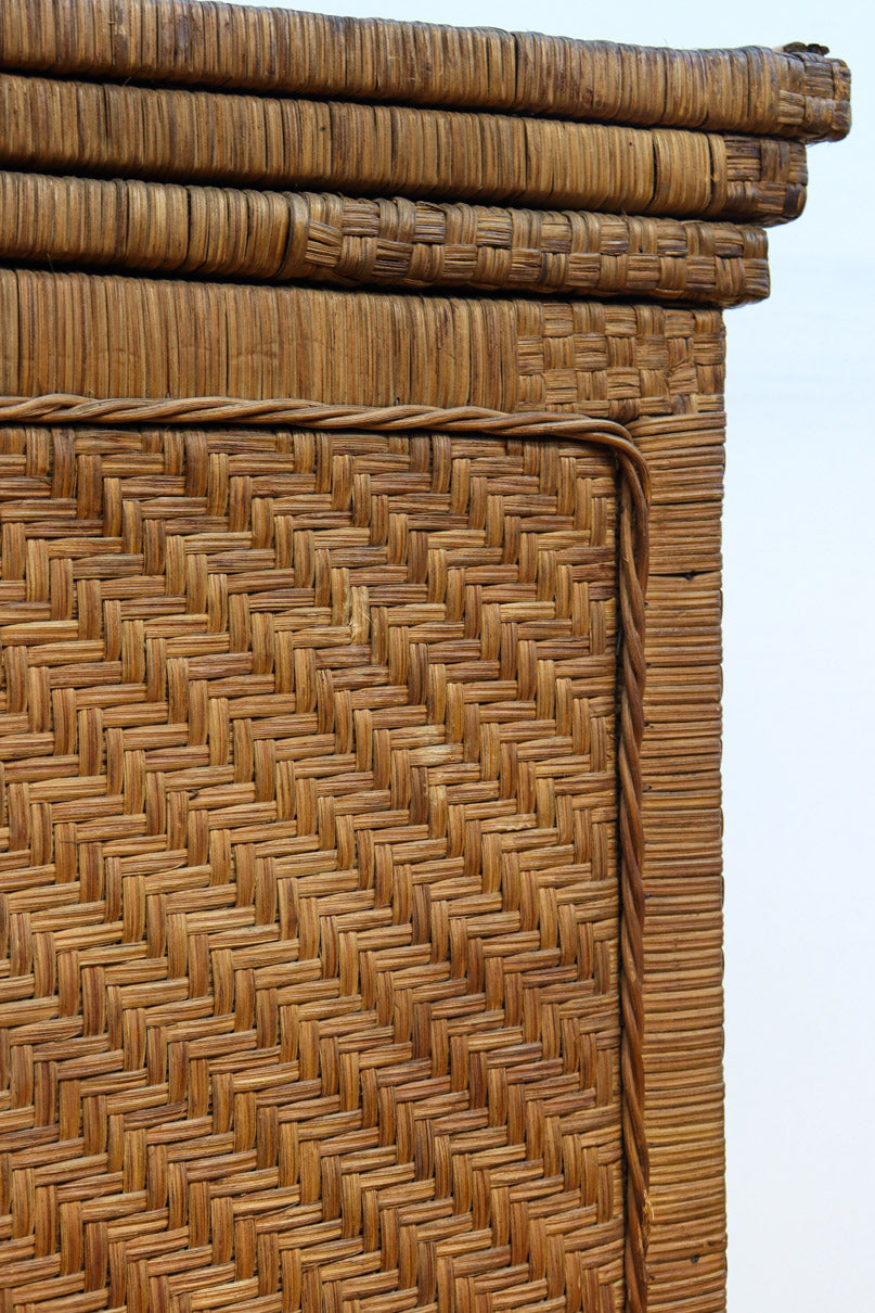 珍品!! 味わい深い網代編みの衣裳箪笥　BB3101