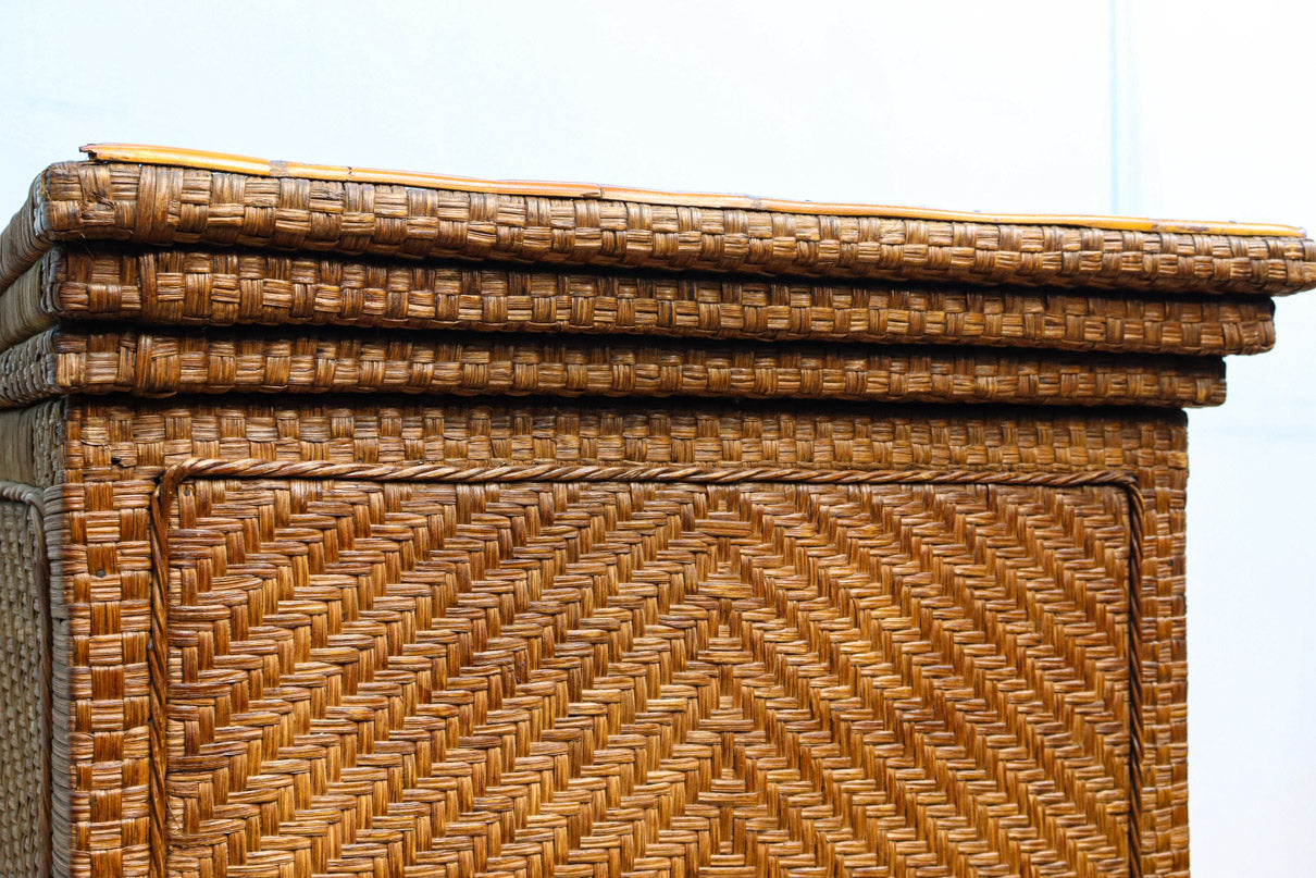 珍品!! 味わい深い網代編みの衣裳箪笥　BB3101