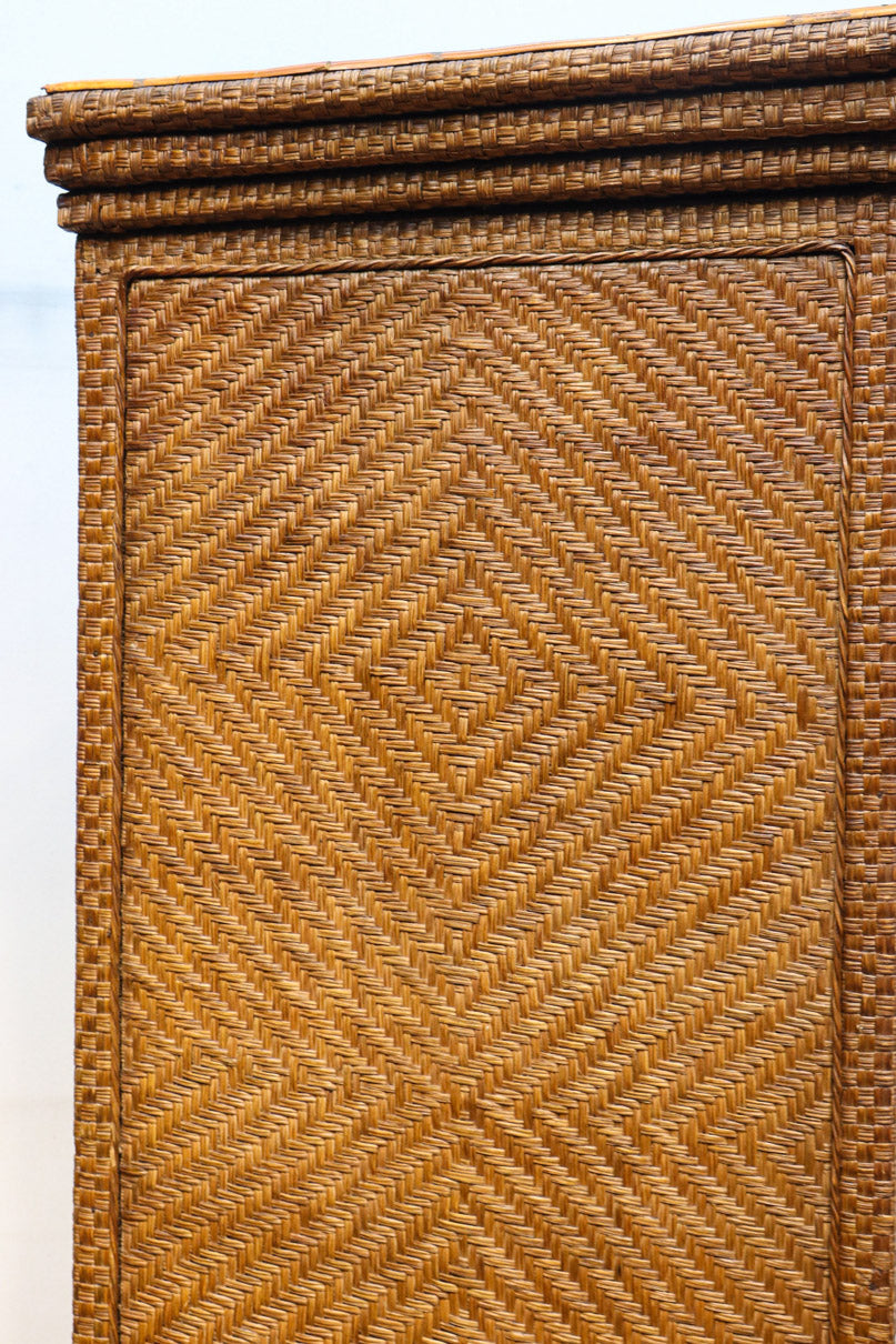 珍品!! 味わい深い網代編みの衣裳箪笥　BB3101