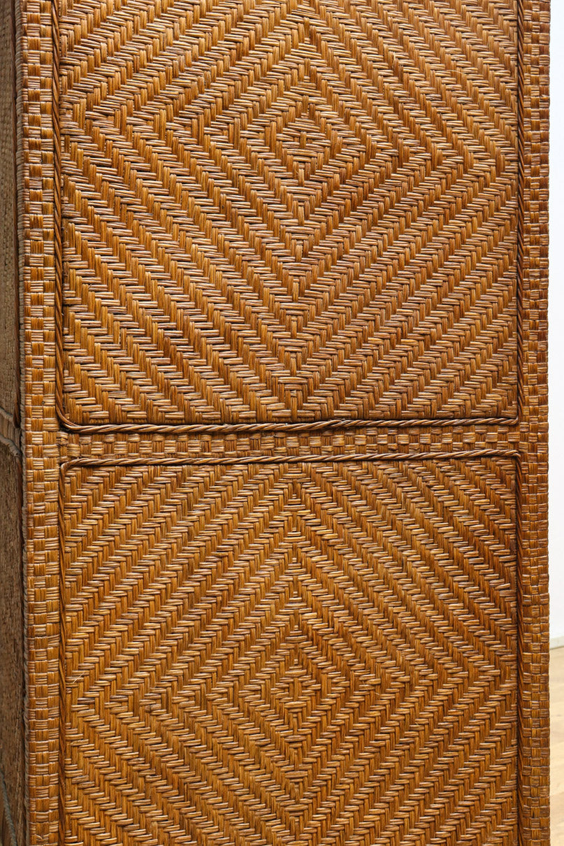 珍品!! 味わい深い網代編みの衣裳箪笥　BB3101