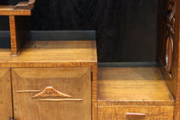 時代を経た味わいが風情溢れる上質な飾り棚　BB3103