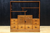 時代を経た味わいが風情溢れる上質な飾り棚　BB3103