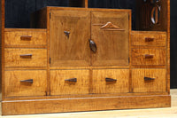 時代を経た味わいが風情溢れる上質な飾り棚　BB3103