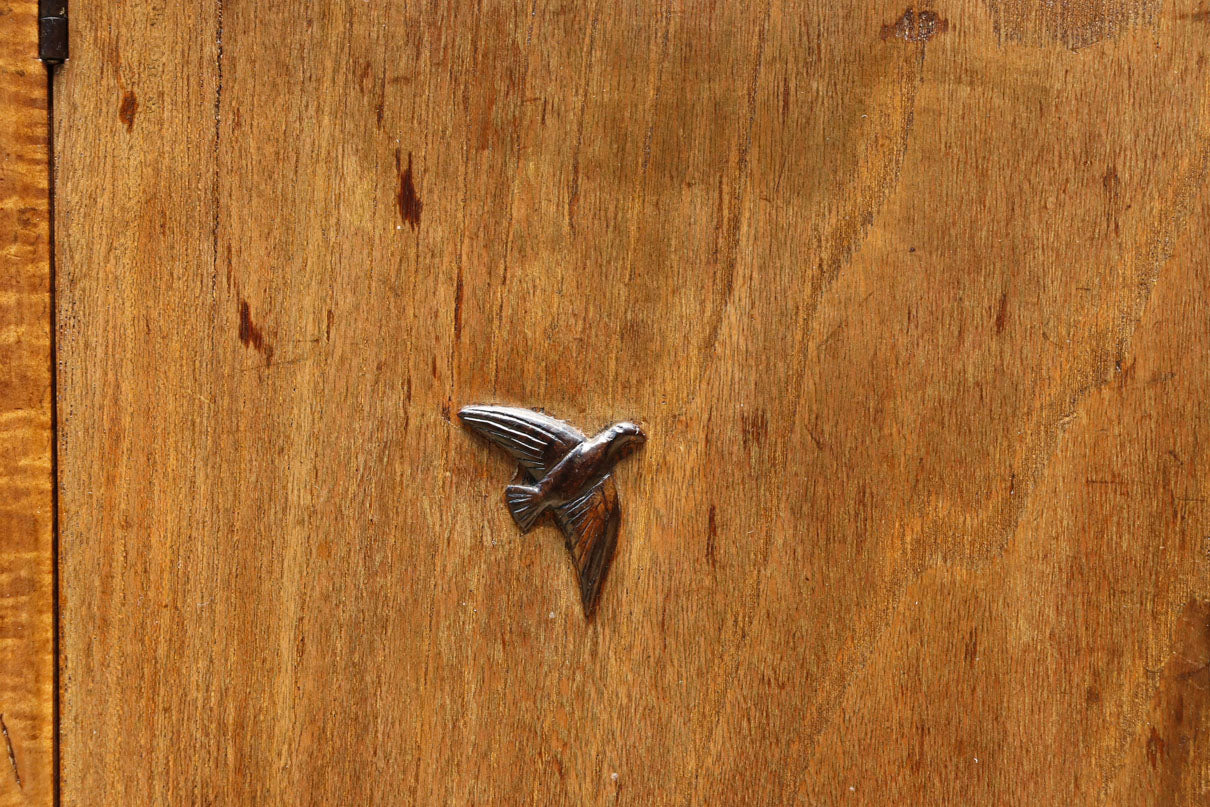 時代を経た味わいが風情溢れる上質な飾り棚　BB3103