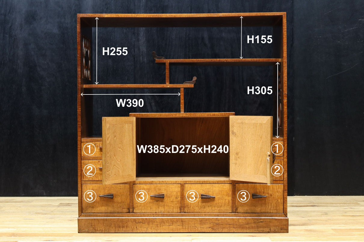 時代を経た味わいが風情溢れる上質な飾り棚　BB3103