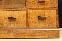 時代を経た味わいが風情溢れる上質な飾り棚　BB3103