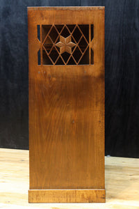 時代を経た味わいが風情溢れる上質な飾り棚　BB3103