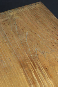 時代を経た味わいが風情溢れる上質な飾り棚　BB3103