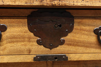 珍品!! 迫力ある装飾金具で飾られた絢爛な観音扉の小型帳場箪笥　BB3105