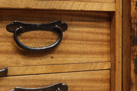 珍品!! 迫力ある装飾金具で飾られた絢爛な観音扉の小型帳場箪笥　BB3105