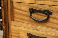 珍品!! 迫力ある装飾金具で飾られた絢爛な観音扉の小型帳場箪笥　BB3105