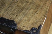 珍品!! 迫力ある装飾金具で飾られた絢爛な観音扉の小型帳場箪笥　BB3105