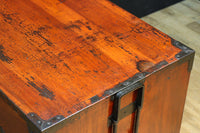 装飾金具が映えるアイアンフレーム付き衣裳箪笥　BB3107