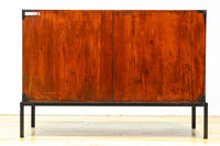 装飾金具が映えるアイアンフレーム付き衣裳箪笥　BB3107