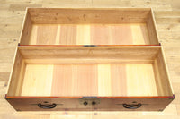 装飾金具が映えるアイアンフレーム付き衣裳箪笥　BB3107