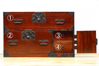 大振りの装飾金具で趣きのある庄内衣裳箪笥　BB3109