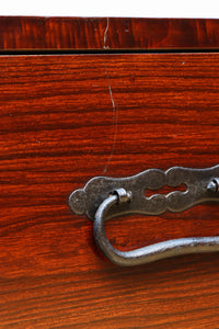 大振りの装飾金具で趣きのある庄内衣裳箪笥　BB3109