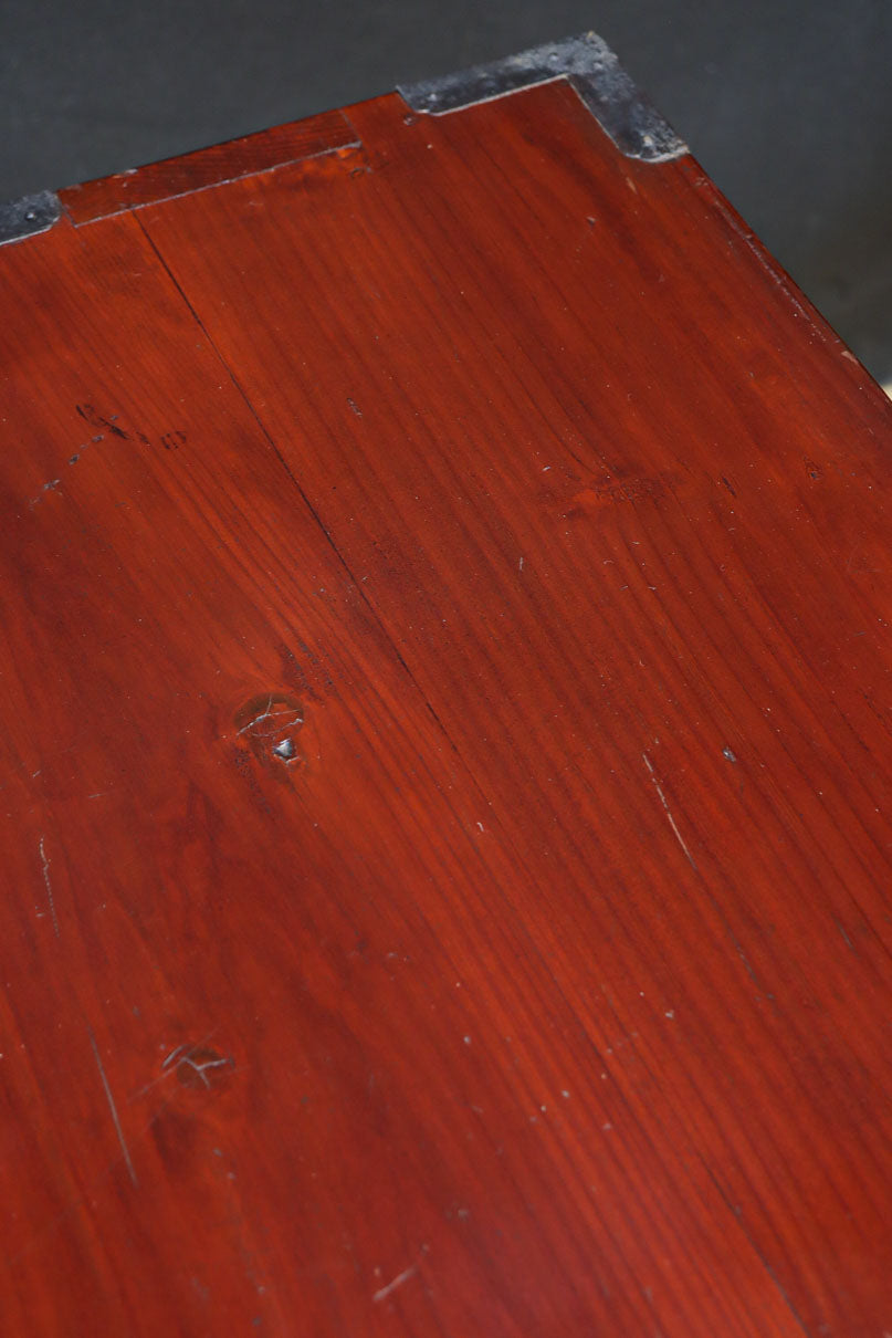 大振りの装飾金具で趣きのある庄内衣裳箪笥　BB3109