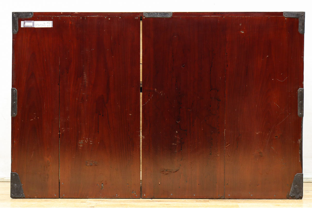 大振りの装飾金具で趣きのある庄内衣裳箪笥　BB3109