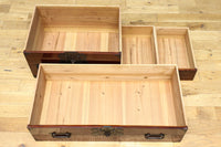 大振りの装飾金具で趣きのある庄内衣裳箪笥　BB3109