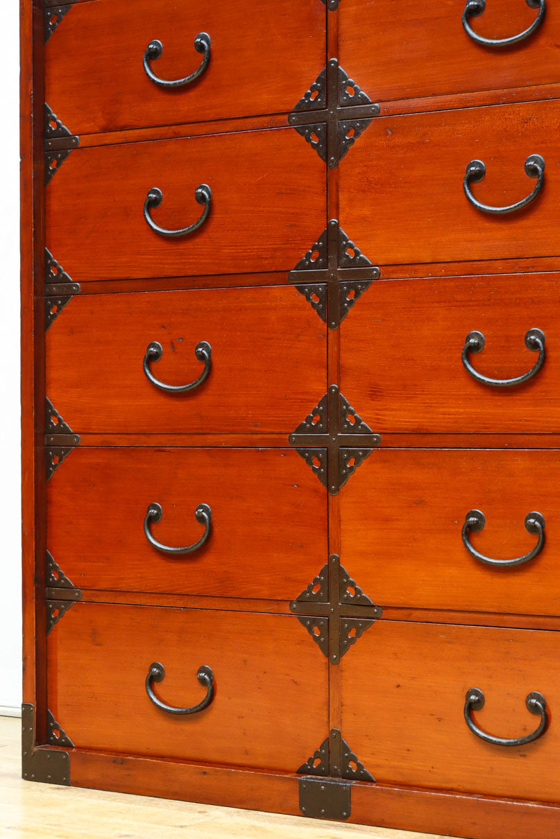 引き出し内部にまで黒漆を施した上質な庄内収納箪笥　BB3113