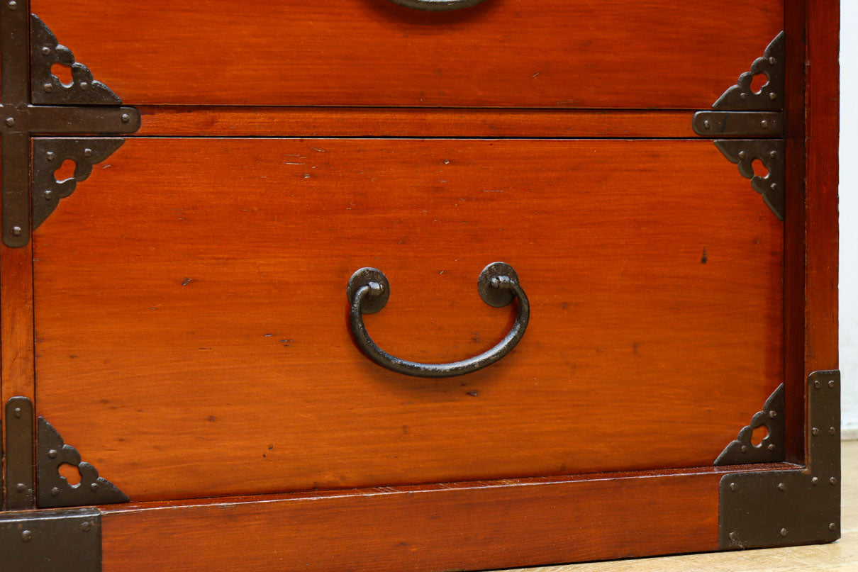 引き出し内部にまで黒漆を施した上質な庄内収納箪笥　BB3113