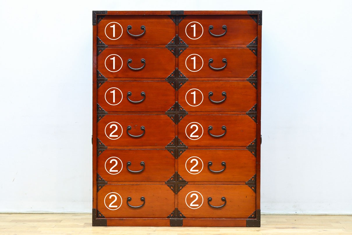 引き出し内部にまで黒漆を施した上質な庄内収納箪笥　BB3113