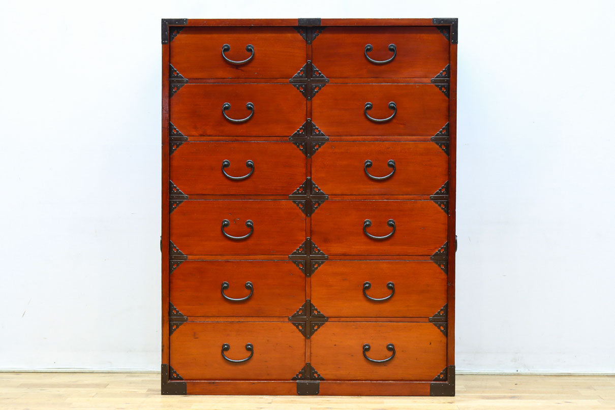 引き出し内部にまで黒漆を施した上質な庄内収納箪笥　BB3113