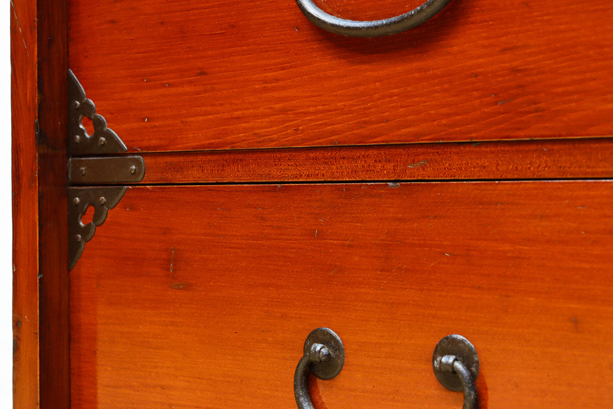 引き出し内部にまで黒漆を施した上質な庄内収納箪笥　BB3113