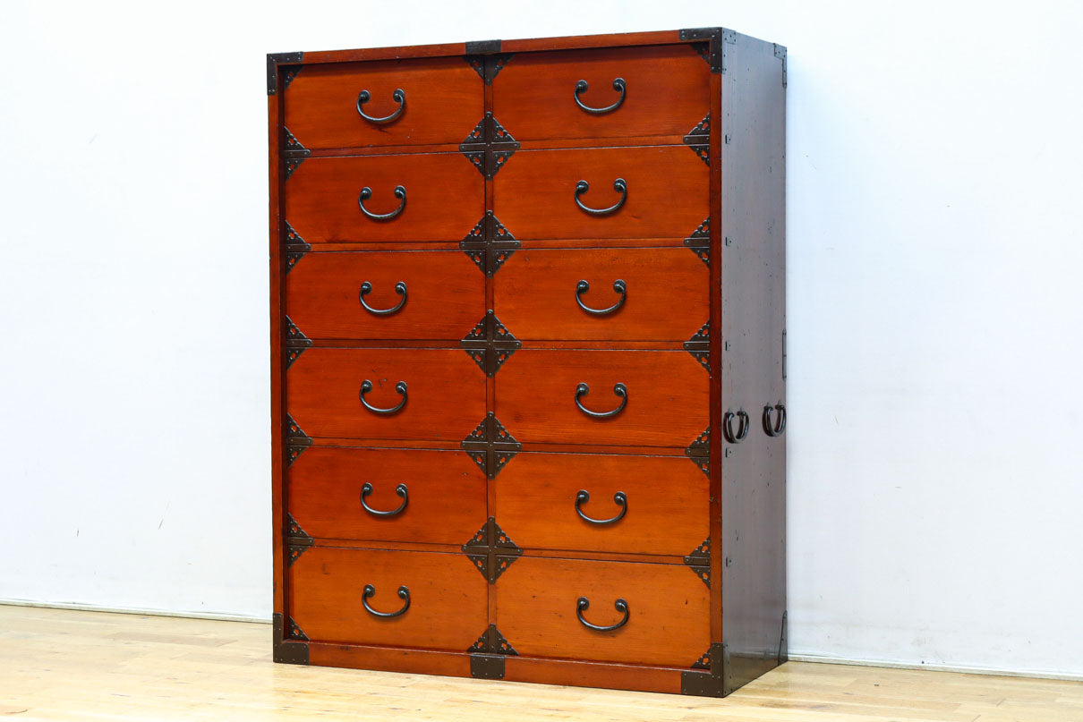 引き出し内部にまで黒漆を施した上質な庄内収納箪笥　BB3113