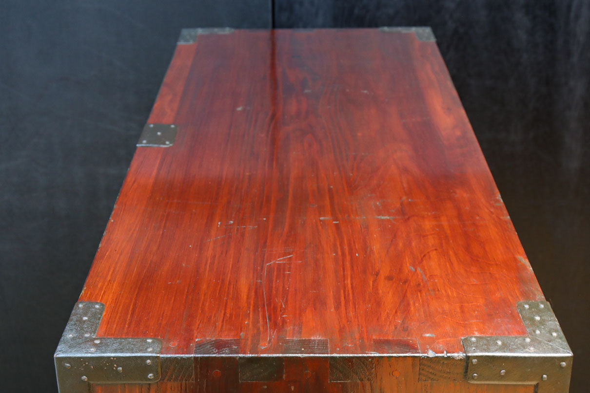 引き出し内部にまで黒漆を施した上質な庄内収納箪笥　BB3113